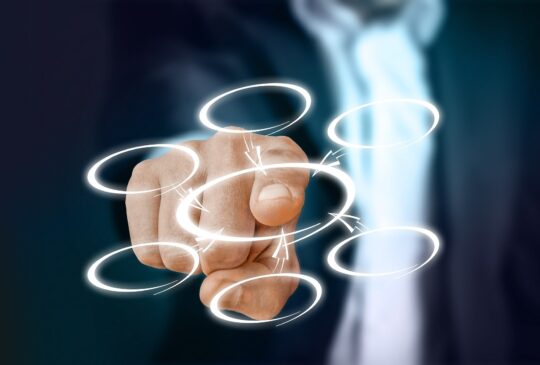 businessman-gdea6ab2e4_1920